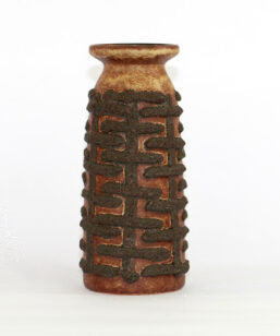 Bilden visar Strehla Keramik 1225 Fat Lava vas - Trendig 1970s