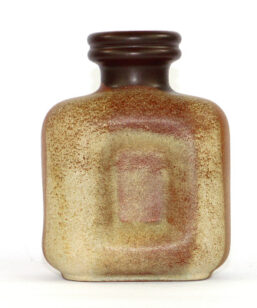 Bilden visar Steuler Keramik vas 442/15 med rundad fyrkant sand baksida
