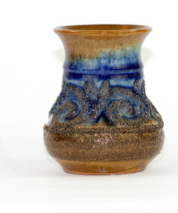 Bilden visar Strehla Keramik 1461 vas – mindre Fat Lava GDR