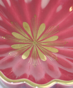 Bilden visar Arthur Percy – Röd Rubin skål 153 / 30 dekor Eugen Trost detalj insida