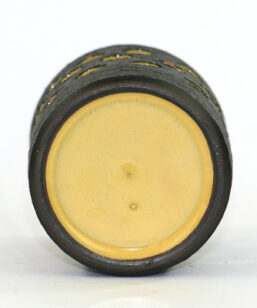 Bilden visar Kjell Blomberg keramiklykta cylinder – Gabriel Keramik undersida