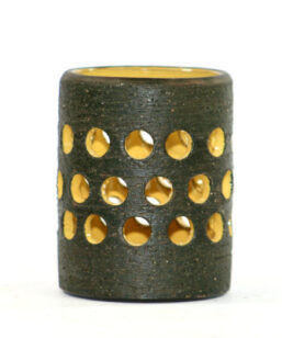 Bilden visar Kjell Blomberg keramiklykta cylinder – Gabriel Keramik helhet